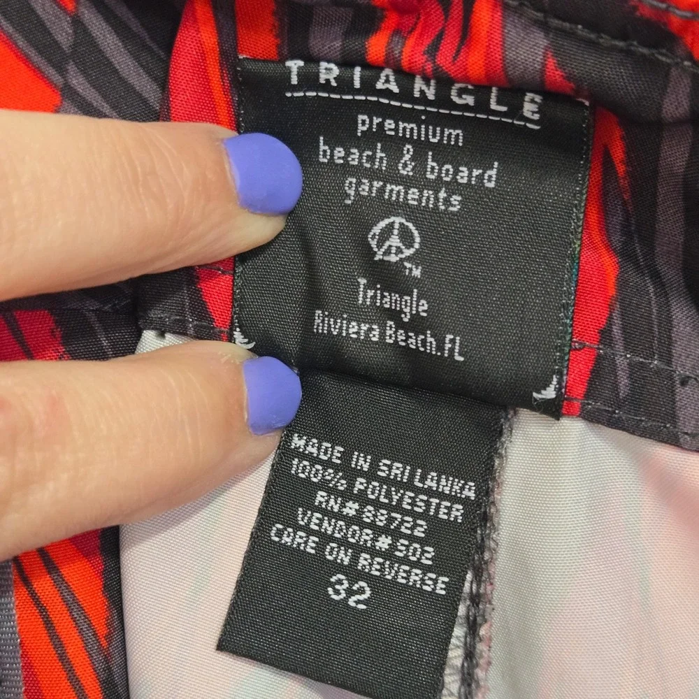 Triangle Riviera Beach Mens Board Shorts Size 32 Red Black Tropical Floral‎ Swim